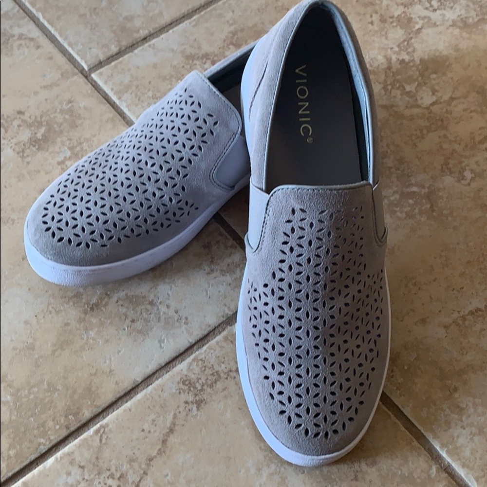 Vionic Midi Perf Kani Slip On Sneakers sz 9